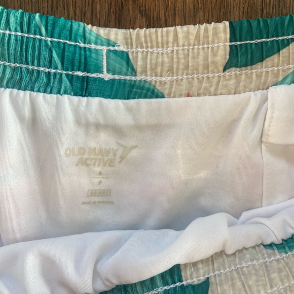 Floral OldNavy Active Shorts 🌸🌺🌼 - Picture 3 of 3